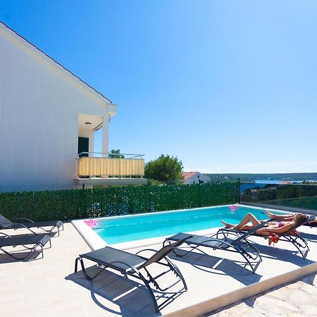 Apartment Jerry With Private Pool Milna  Exterior photo
