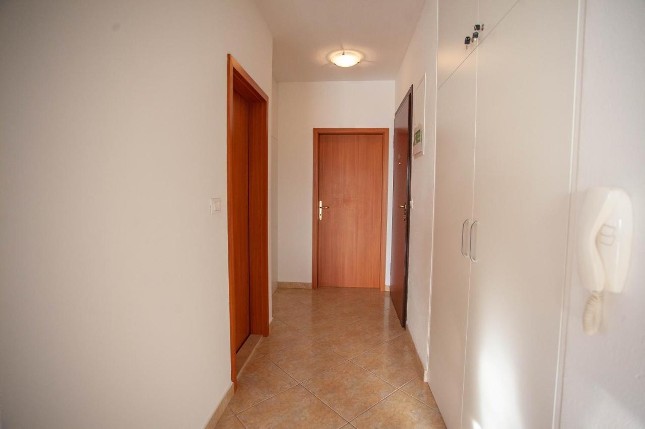 Apartment Jerry With Private Pool Milna  Exterior photo