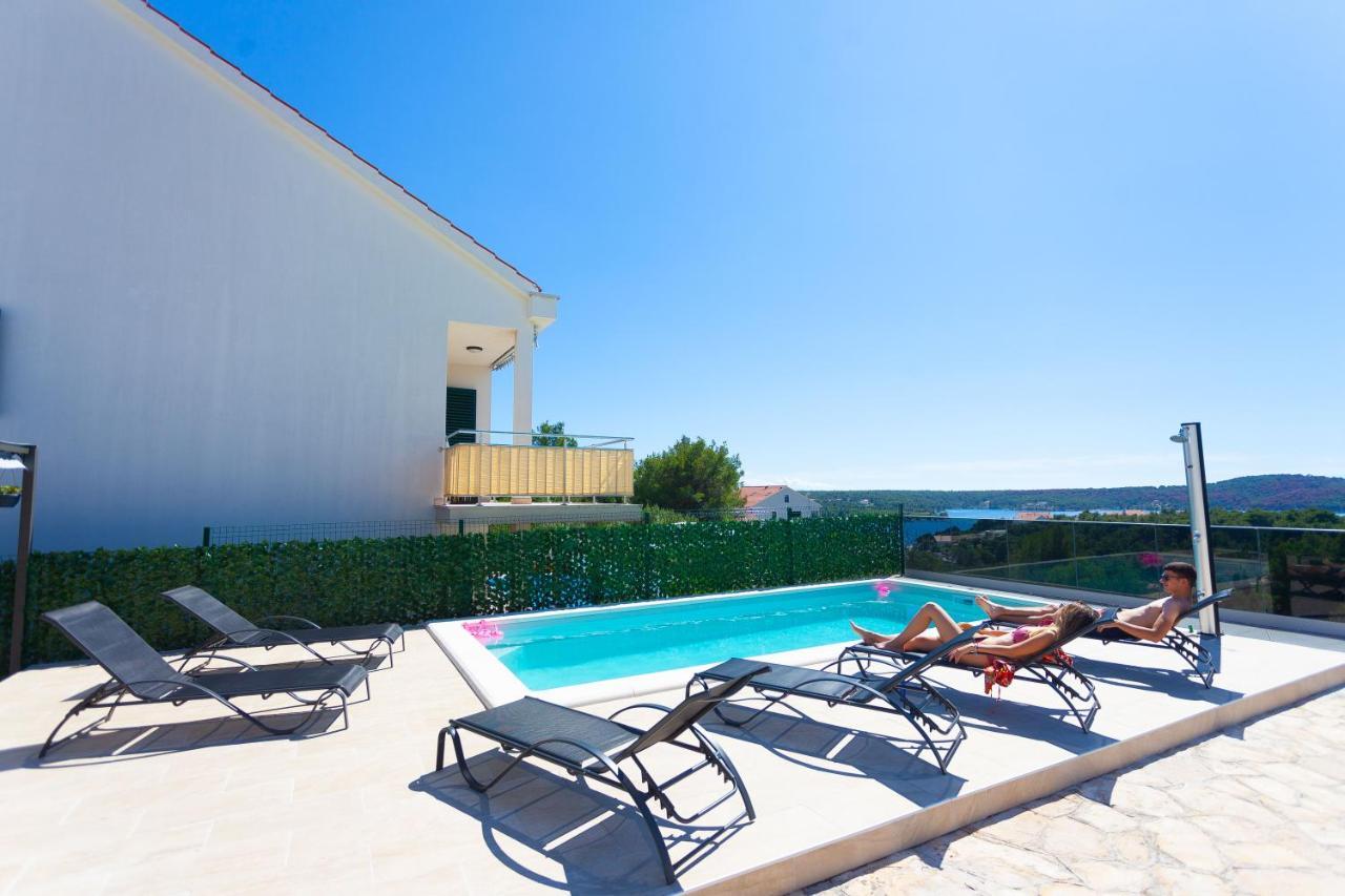 Apartment Jerry With Private Pool Milna  Exterior photo
