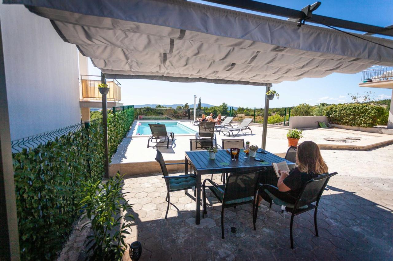 Apartment Jerry With Private Pool Milna  Exterior photo