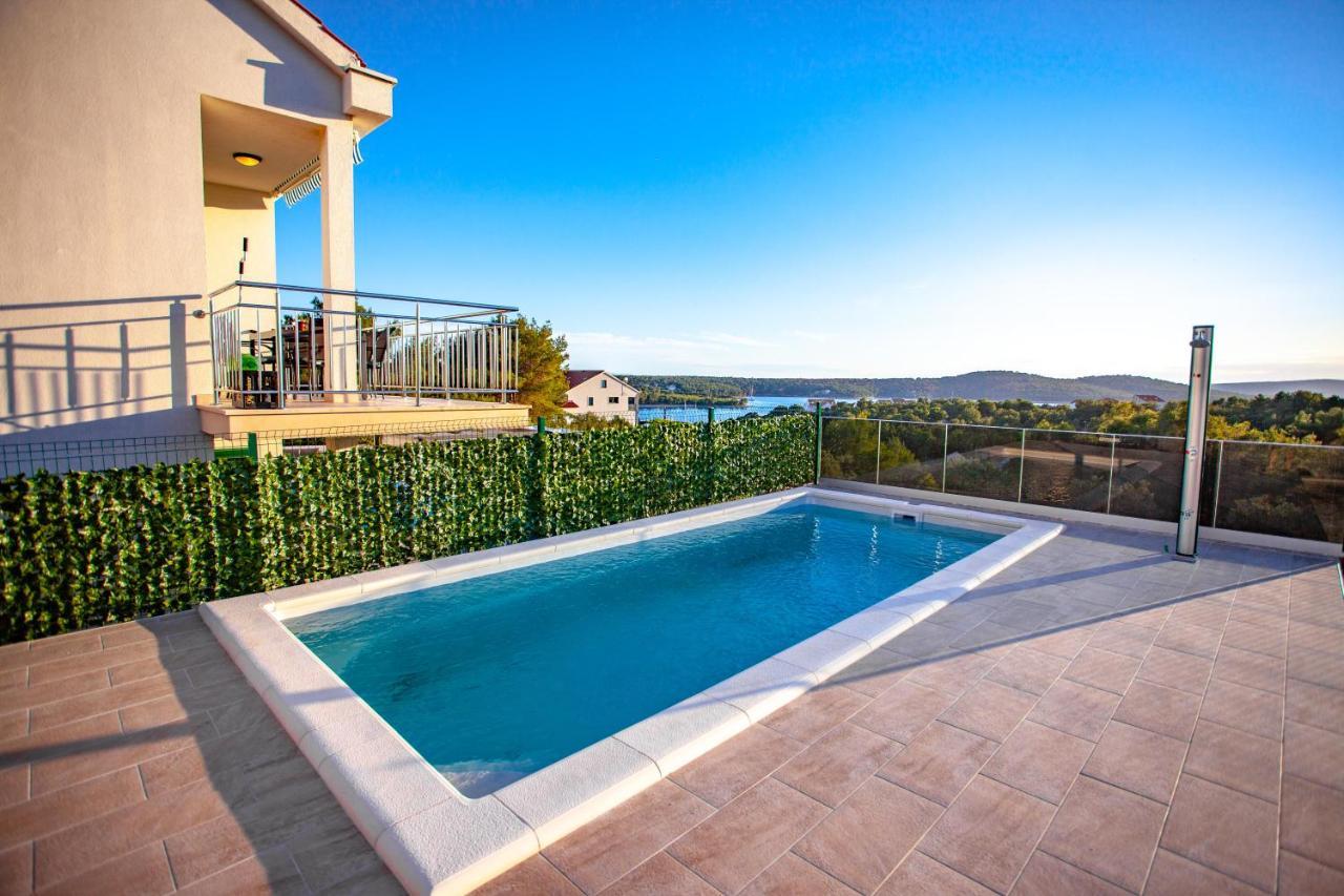 Apartment Jerry With Private Pool Milna  Exterior photo