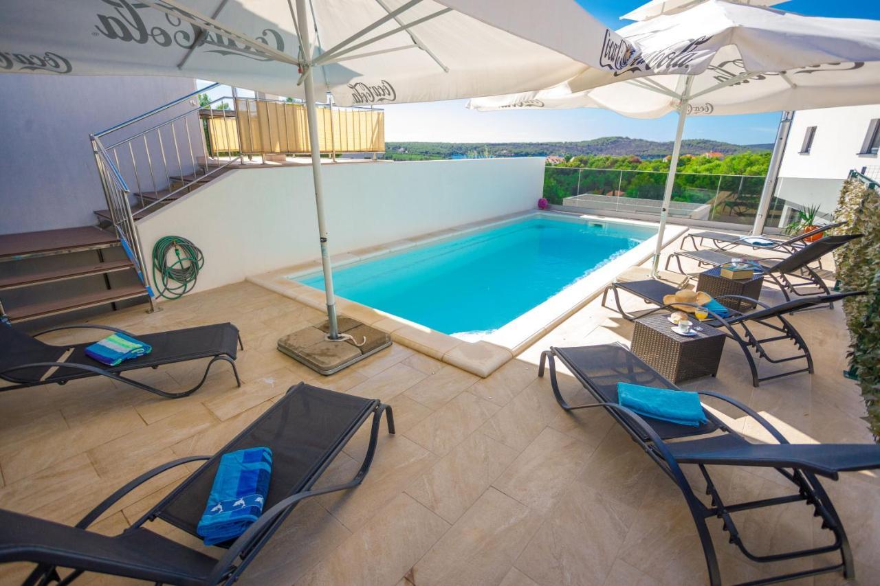 Apartment Jerry With Private Pool Milna  Exterior photo